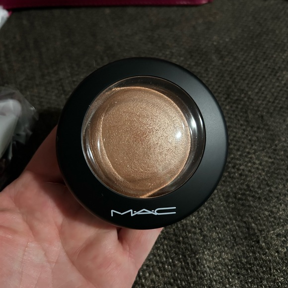 MAC Trick of the light mineralized skinfinish kit - Picture 3 of 7